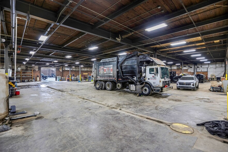More Photos Of 808 Rhoads Ave, Columbus Warehouse For Lease