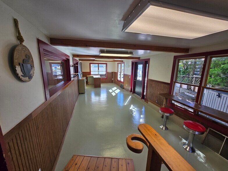 More Photos Of 49 Water St, Wiscasset Storefront Retail Residential For Sale