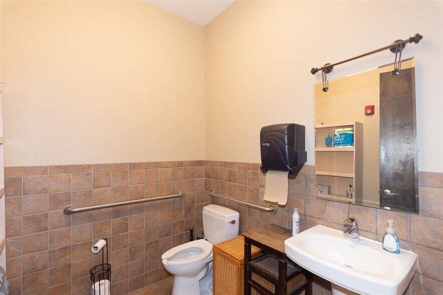 More Photos Of 5900 Southwest Pky, Austin Medical For Lease