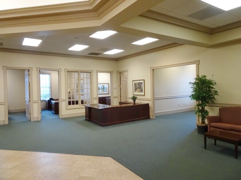 More Photos Of 10131 Carlin Ave, Covington Specialty For Sale