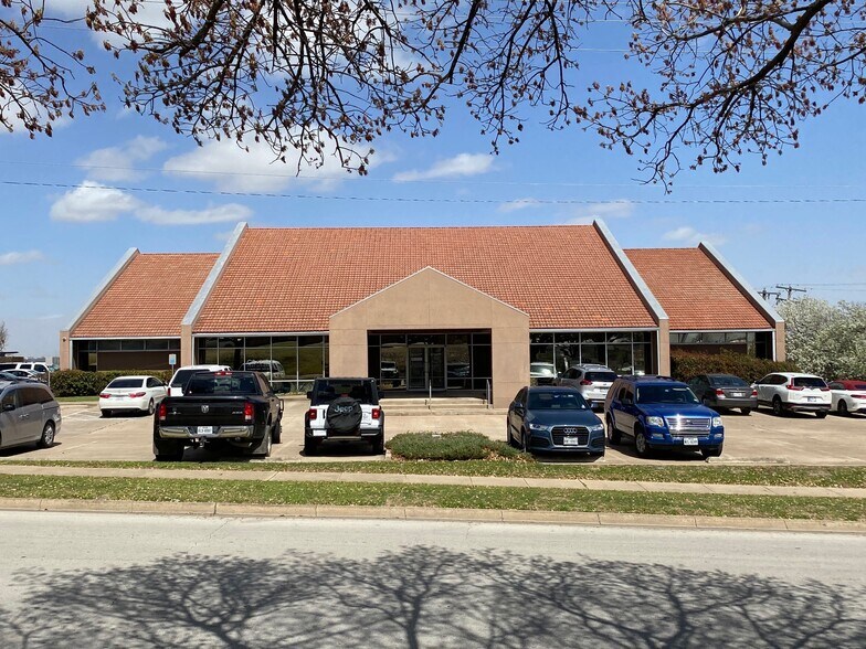 More Photos Of 114 Sproles Dr, Benbrook Medical For Sale