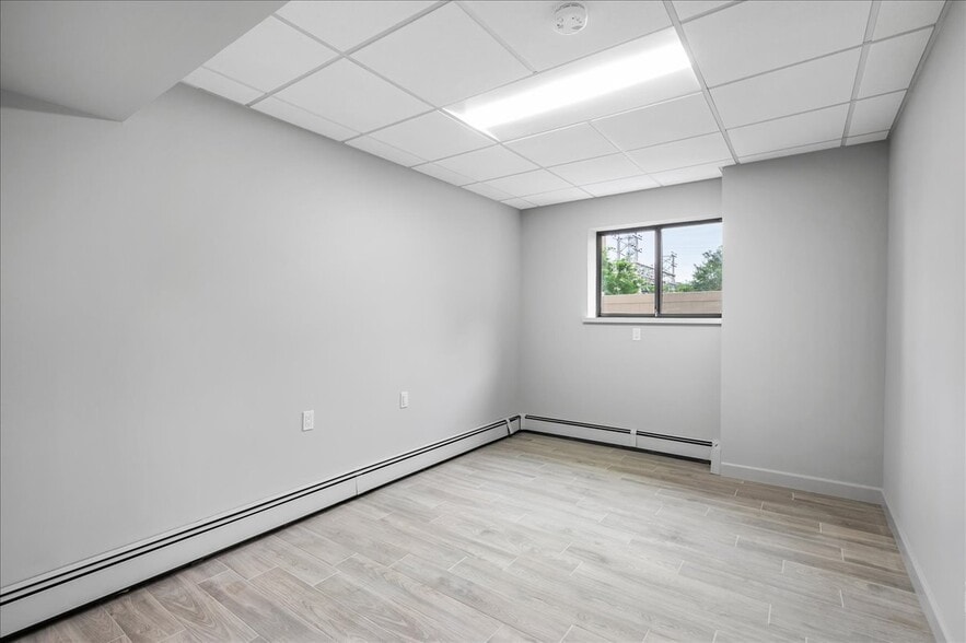 More Photos Of 2039 Palmer Ave, Larchmont Medical For Lease