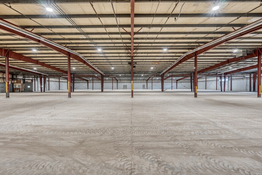 More Photos Of 6050 Don Murie St, Niagara Falls Warehouse For Lease