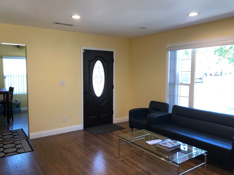 More Photos Of 10404 Foothill Blvd, Lake View Terrace Specialty For Sale
