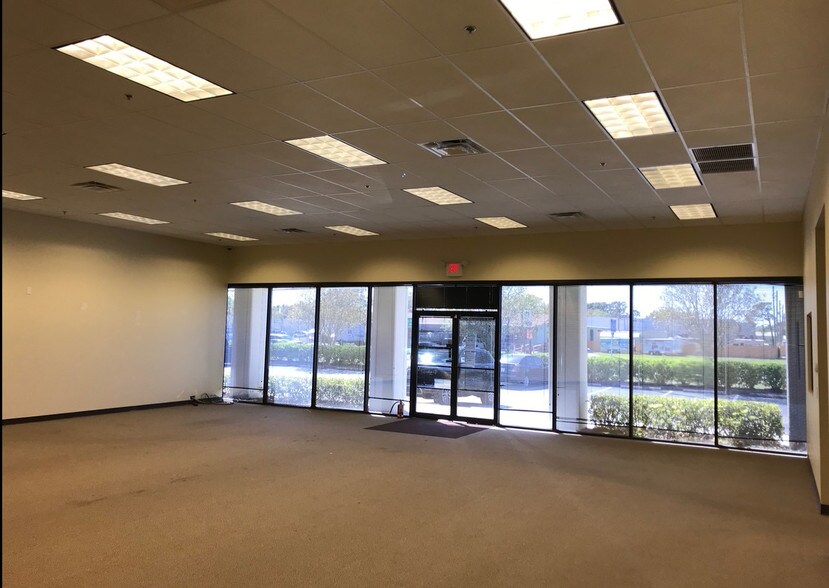 More Photos Of 12821 Starkey Rd, Largo Light Distribution For Lease