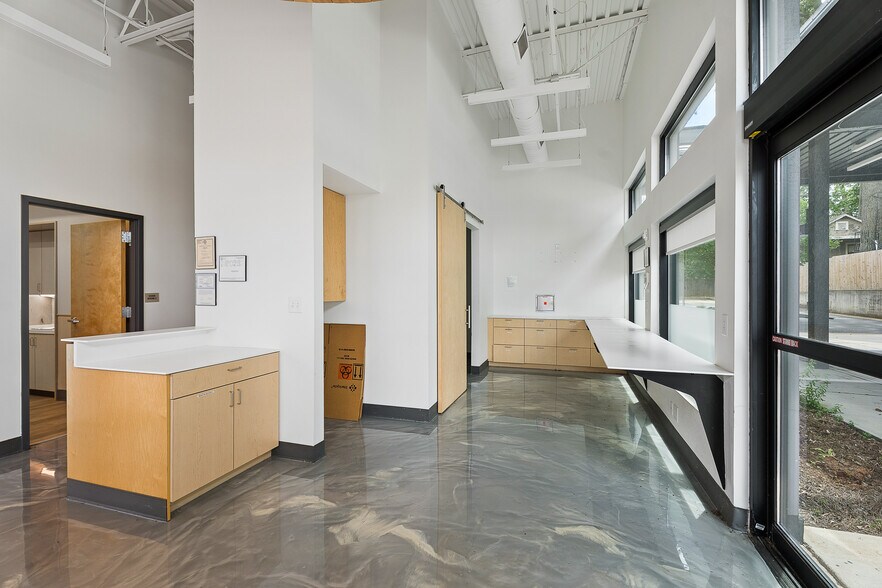 More Photos Of 1605 Howell Mill Rd NW, Atlanta Storefront Retail Office For Sale