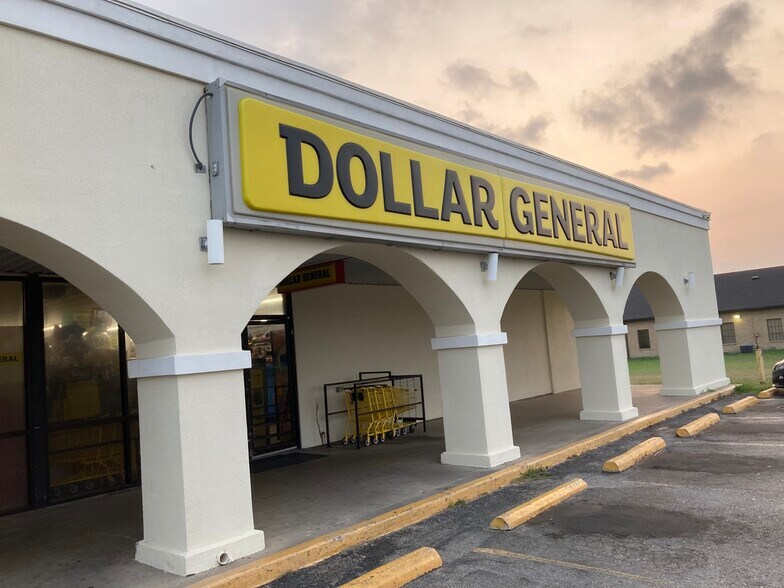 More Photos Of 1113 E Sinton St, Sinton Storefront For Lease