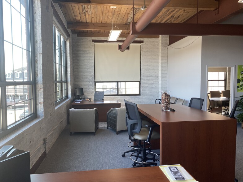 More Photos Of 333 Main St, East Greenwich Freestanding For Lease