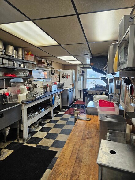More Photos Of 6865 Erie Rd, Derby Restaurant For Sale