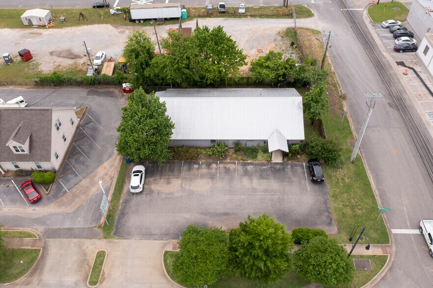 More Photos Of 1600 Greensboro Ave, Tuscaloosa Veterinarian Kennel For Sale