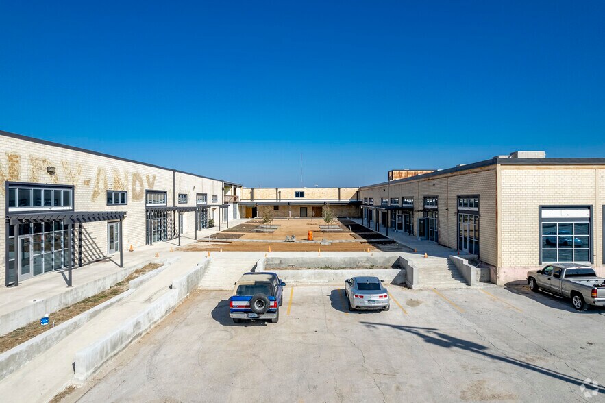 More Photos Of 215 Coca Cola Pl, San Antonio Apartments For Lease