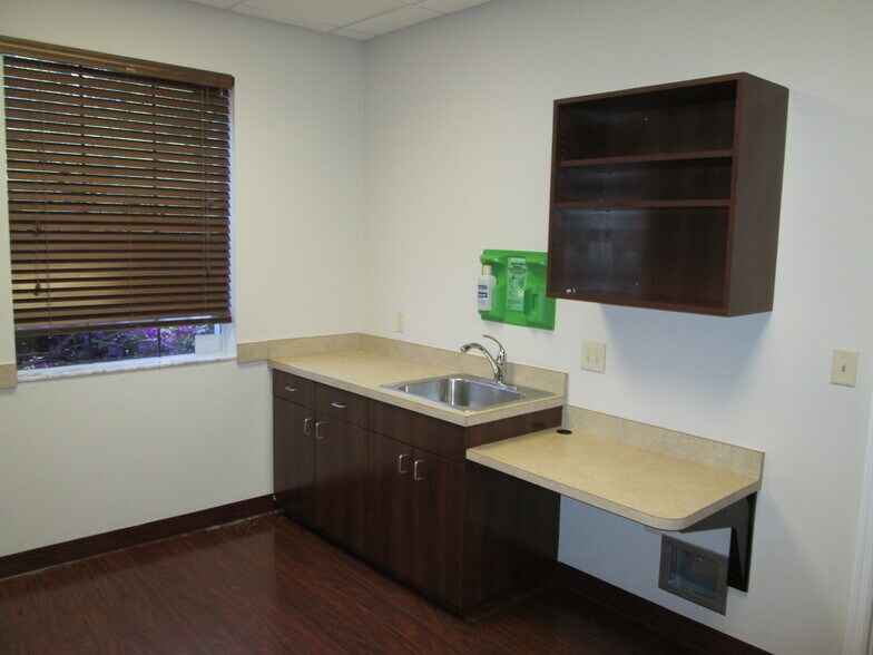 More Photos Of 33049 Professional Dr, Leesburg Office For Lease