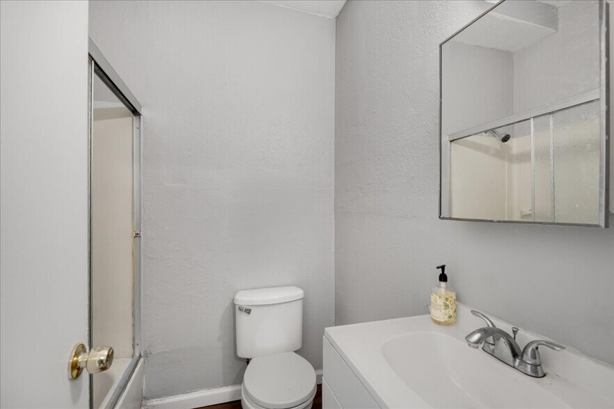 More Photos Of 2520 Ohio Ave, Richmond Apartments For Sale