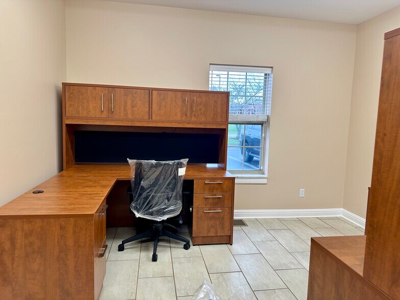 More Photos Of 104 Progress Dr, Frankfort Office For Sale