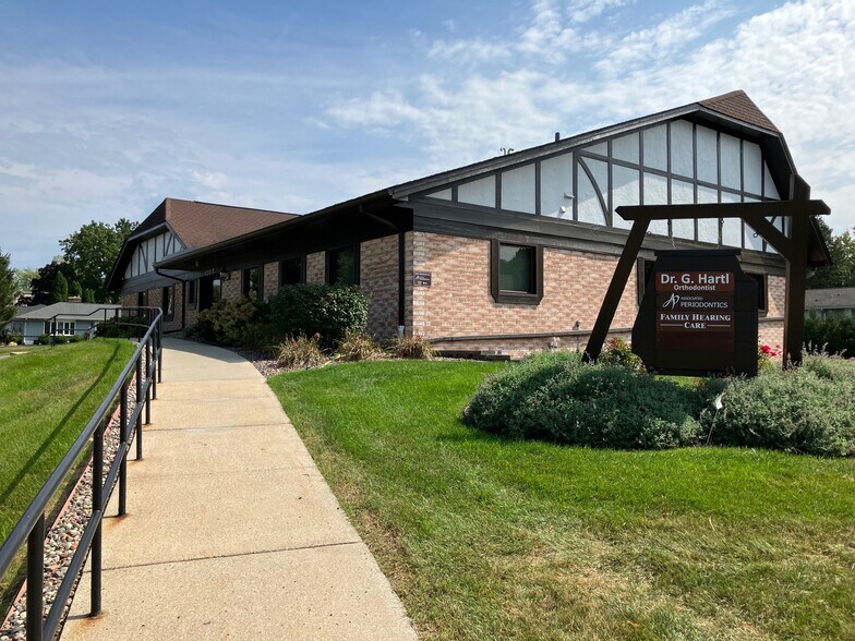 More Photos Of 1305 Chestnut St, West Bend Medical For Lease