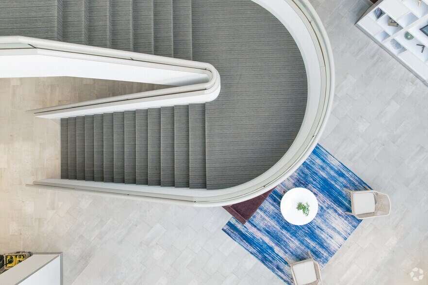 More Photos Of 200 S Wacker Dr, Chicago Coworking Space