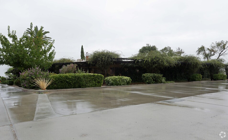 More Photos Of 690 Old Ca-58, Barstow Restaurant For Sale