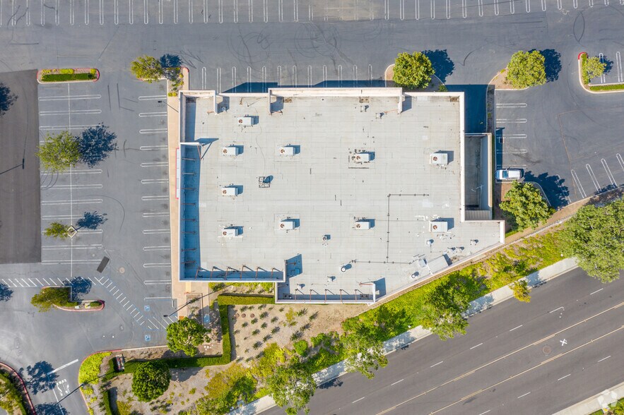 More Photos Of 1711-1990 University Dr, Vista Unknown For Lease