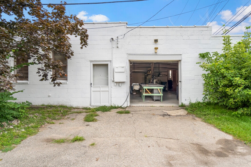 More Photos Of 32540 Utica Rd, Fraser Freestanding For Sale