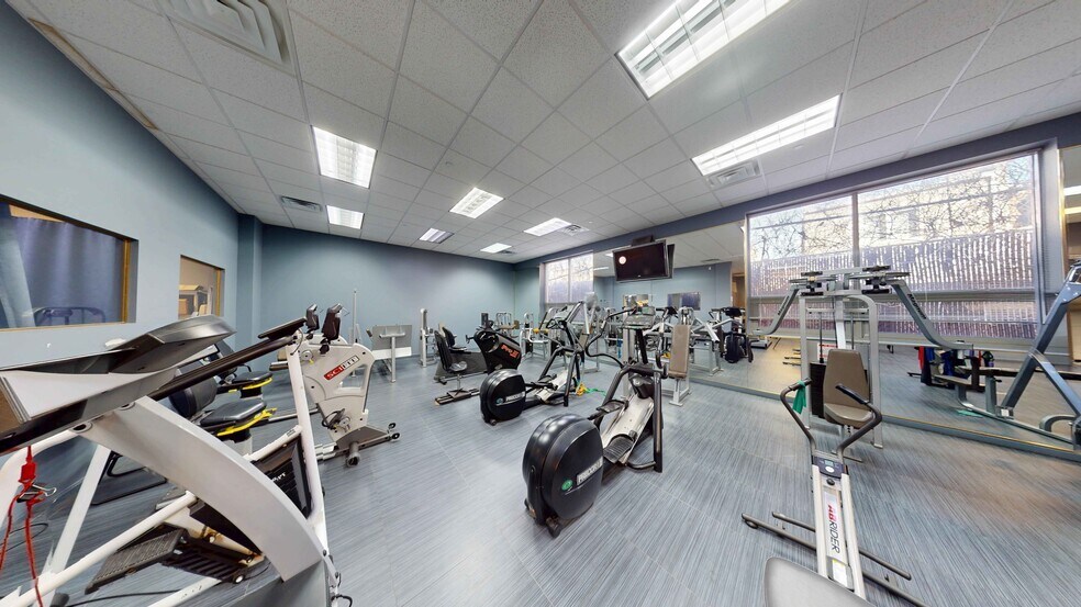 More Photos Of 2569 Ocean Ave, Brooklyn Office For Sale