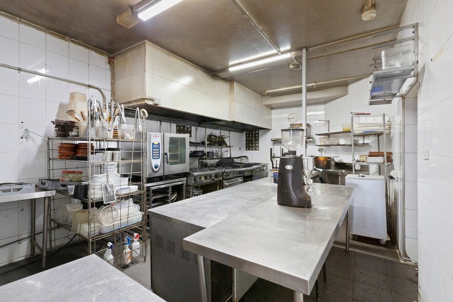 More Photos Of 23 The Strand, Dee Why Storefront Retail Residential For Lease