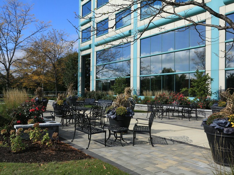 More Photos Of 55 Shuman Blvd, Naperville Office For Lease