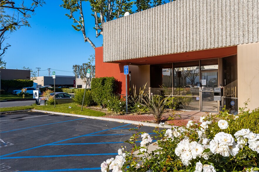 More Photos Of 2525 W Woodland Dr, Anaheim Light Distribution For Lease
