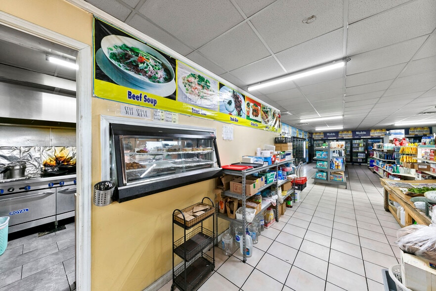 More Photos Of 103 Henderson St, Palacios Convenience Store For Sale