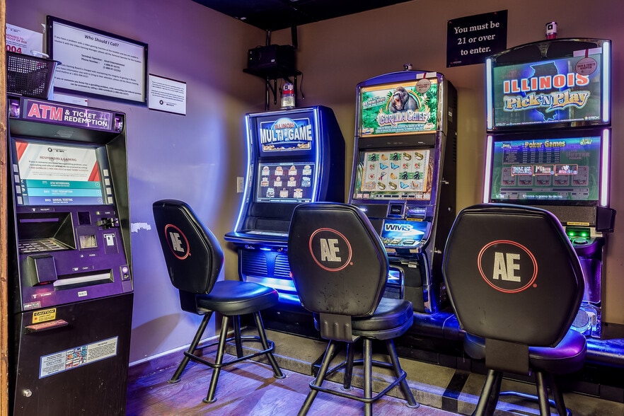 More Photos Of 209 W Main St, Genoa Bar For Sale