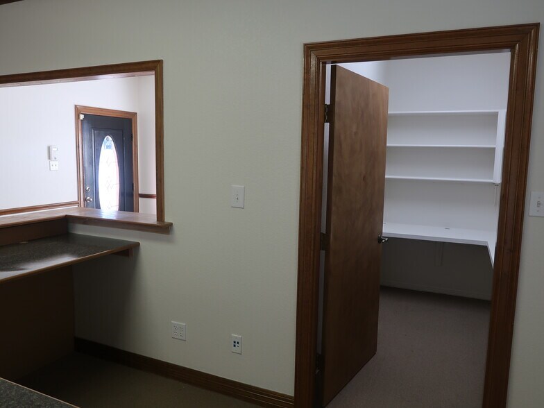 More Photos Of 124 W Harwood Rd, Hurst Medical For Lease