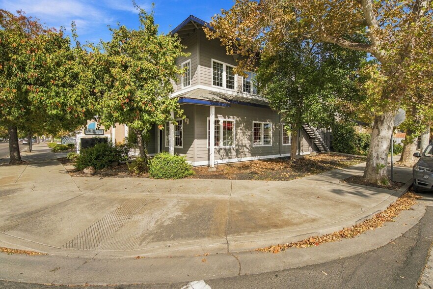 More Photos Of 403 W 11th St, Tracy Office For Sale