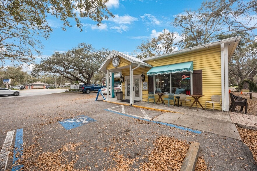 More Photos Of 3407 Lithia Pinecrest Rd, Valrico Storefront Retail Office For Sale