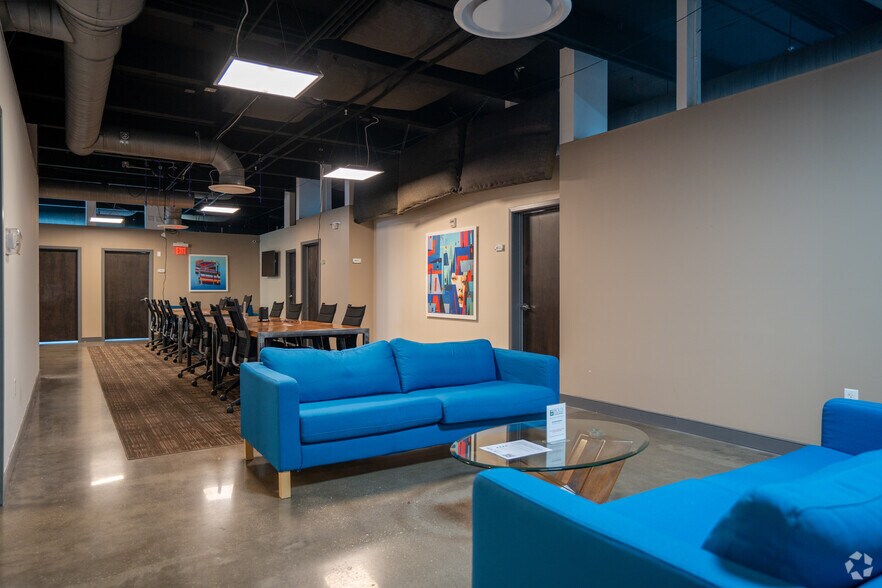 More Photos Of 1680 Fruitville Rd, Sarasota Office For Lease