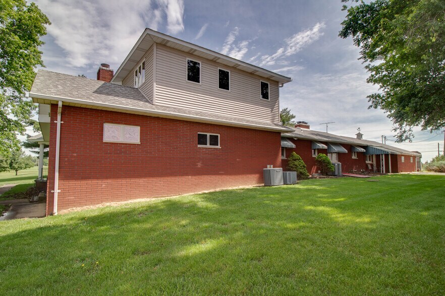 More Photos Of 27161 State Highway 3, Godfrey General Retail For Lease