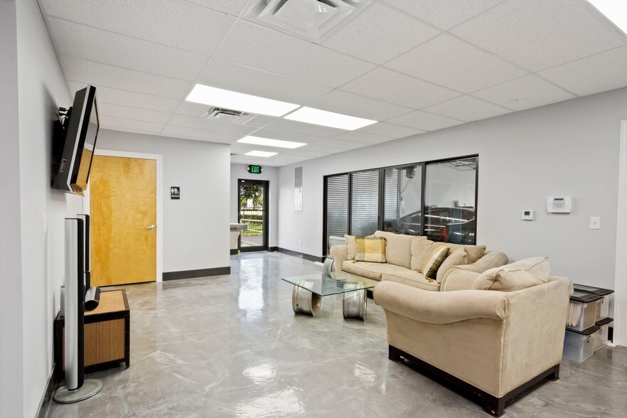 More Photos Of 1441 S Powerline Rd, Pompano Beach Auto Dealership For Lease