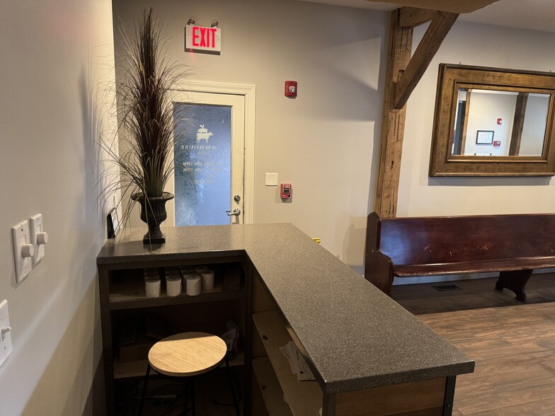 More Photos Of 117 North Ave, Barrington Restaurant For Lease