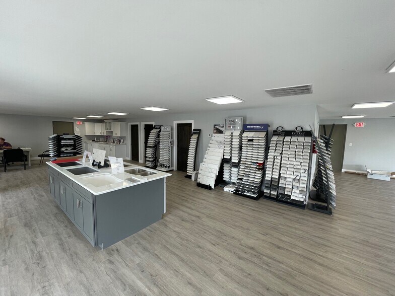 More Photos Of 1150 Maxwell Ave, Evansville Unknown For Lease