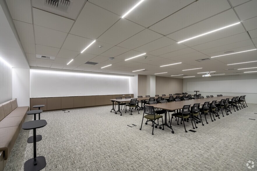 More Photos Of 15325 SE 30th Pl, Bellevue Unknown For Lease