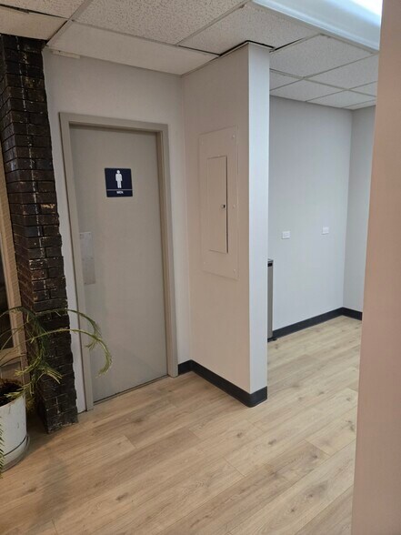 More Photos Of 261 E Lake St, Bloomingdale Office For Lease