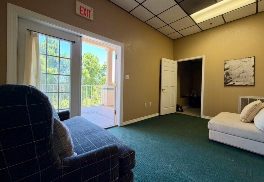 More Photos Of 4507 Furling Ln, Destin Loft Creative Space For Sale