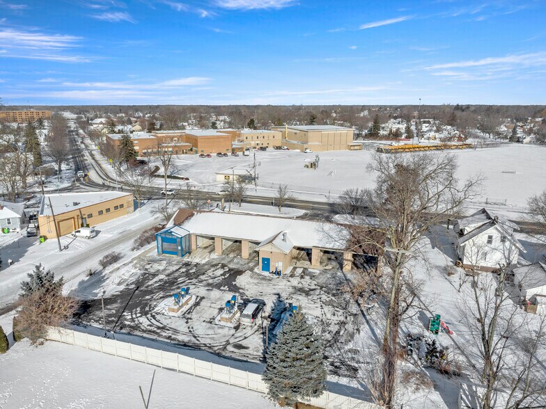 More Photos Of 25957 Gibraltar Rd, Flat Rock Carwash For Sale