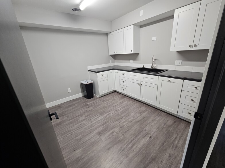 More Photos Of 1314 Barnhart Rd, Troy Office For Lease