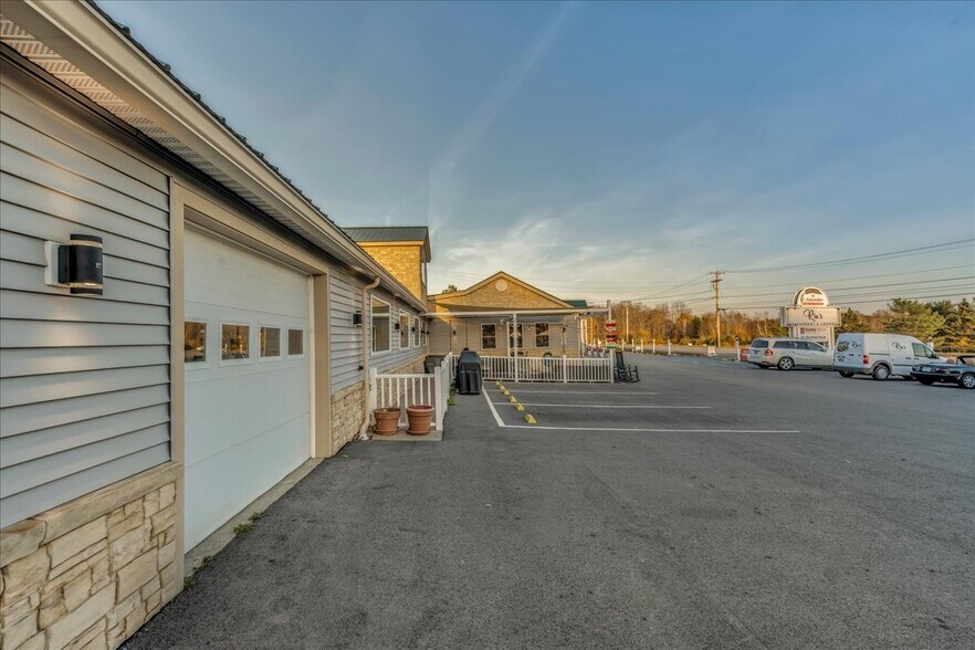 More Photos Of 357 W Main St, Searsport Freestanding For Sale