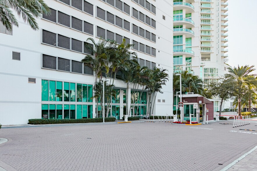 More Photos Of 350 S Miami Ave, Miami Apartments For Sale
