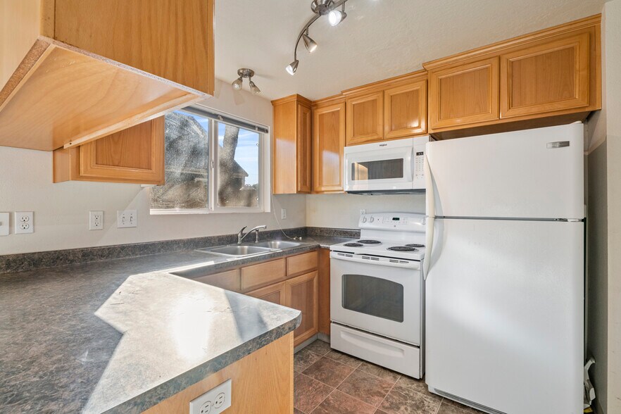 More Photos Of 437 Ash St, Central Point Apartments For Sale