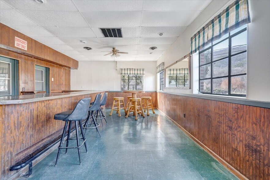 More Photos Of 630 Lowe St, Buchanan Restaurant For Sale