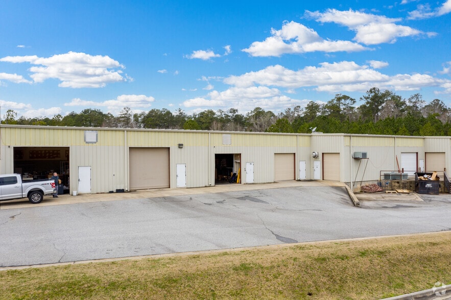 More Photos Of 6074 Business Park Dr, Columbus Light Distribution For Lease