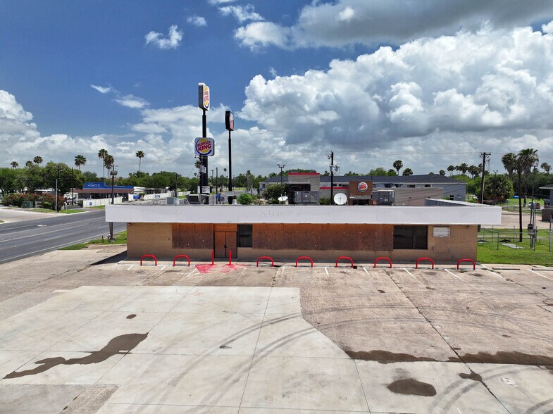Primary Photo Of 101 E Expressway 83, La Feria Convenience Store For Sale