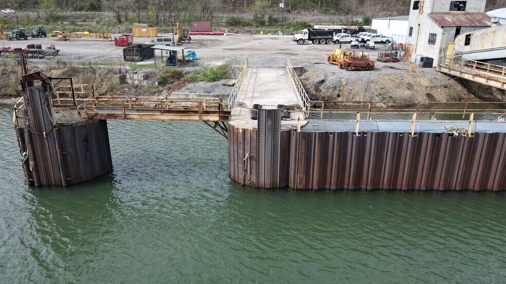 More Photos Of 810 Low Hill Rd, Brownsville Warehouse For Sale