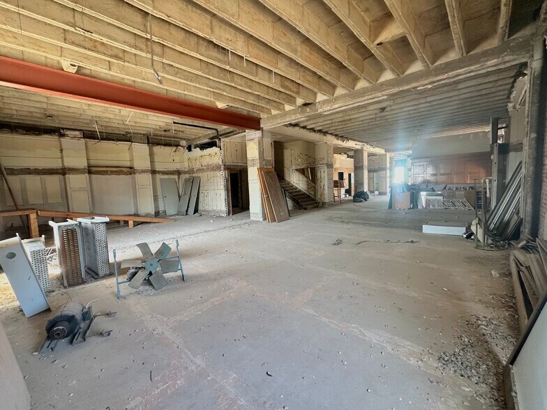 More Photos Of 510 S Wall Ave, Joplin Specialty For Sale